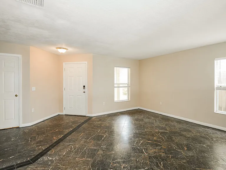 12116 Tree Haven Ave — Photo 4