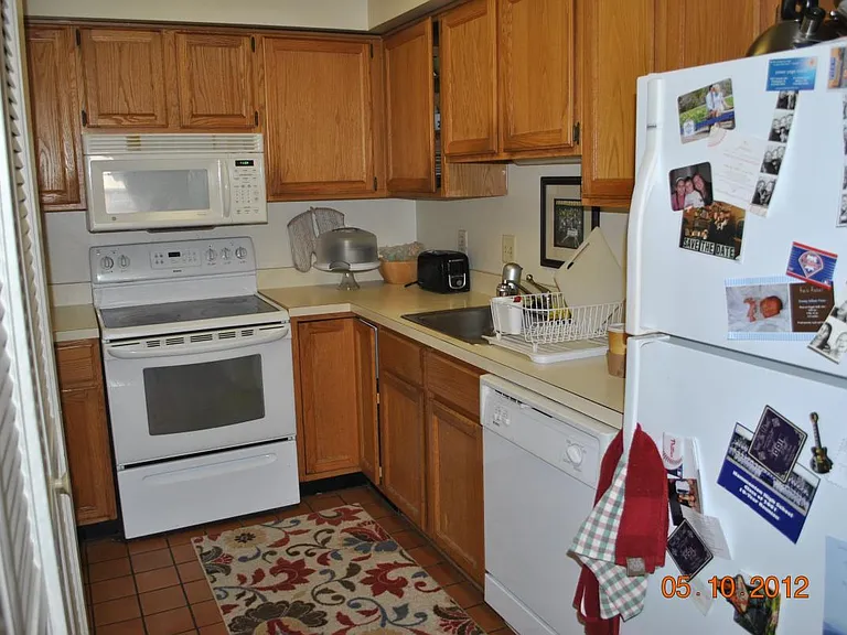 322 Bainbridge St #G — Photo 3