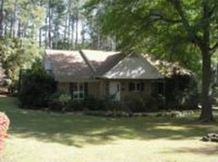 155 Country Club Cir, Southern Pines, NC 28387