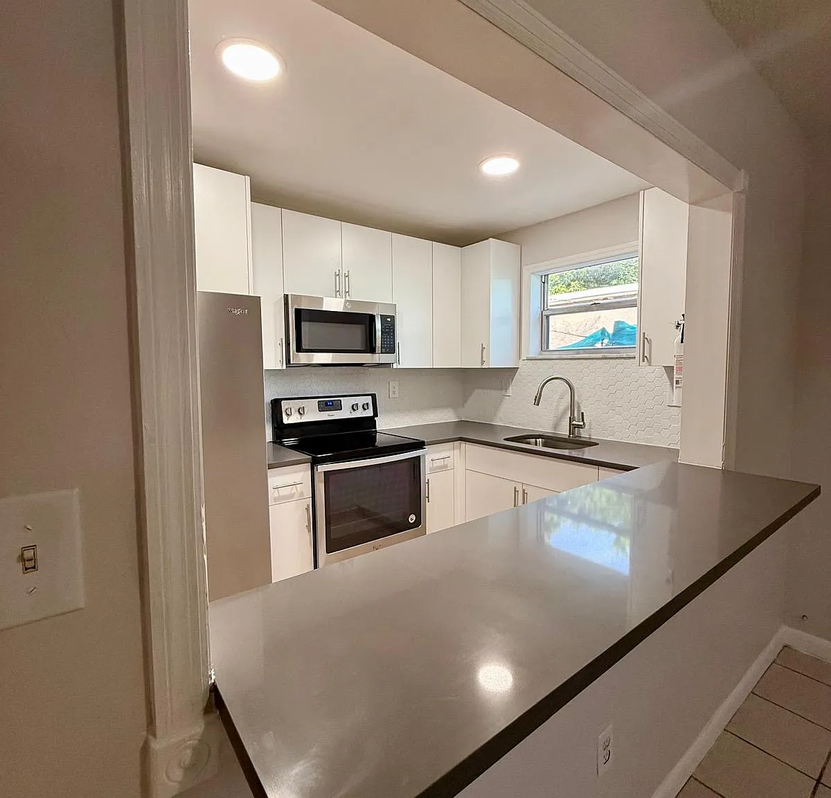 3 bed, 1909 sqft, $3,400 — Photo 3