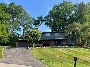 5132 Corners Dr, West Bloomfield, MI 48322