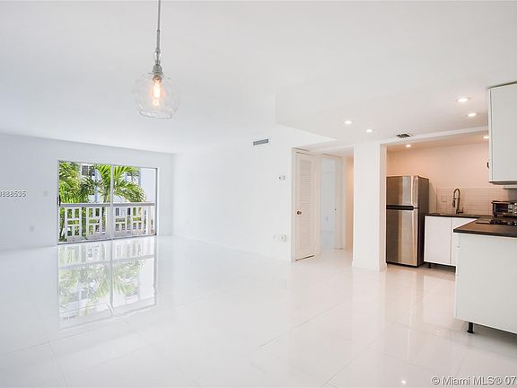 2nd image of 1662 Lincoln Ct APT 208