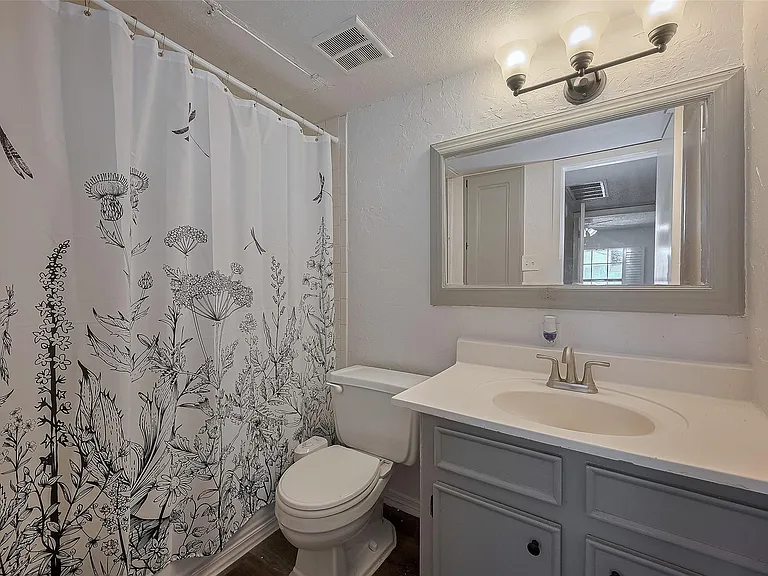 606 Marshall St #35 — Photo 8
