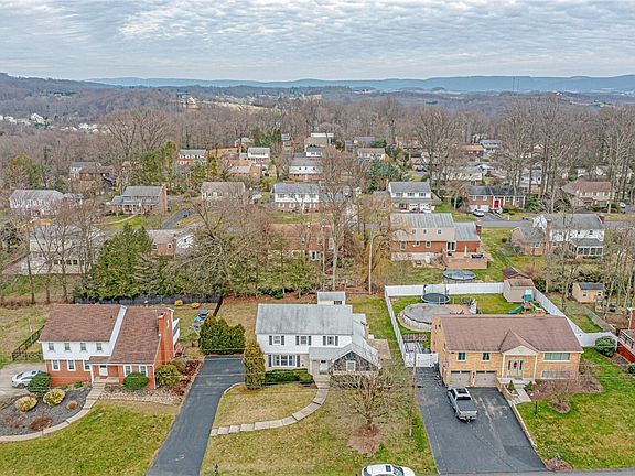 3rd image of 608 Westland Dr