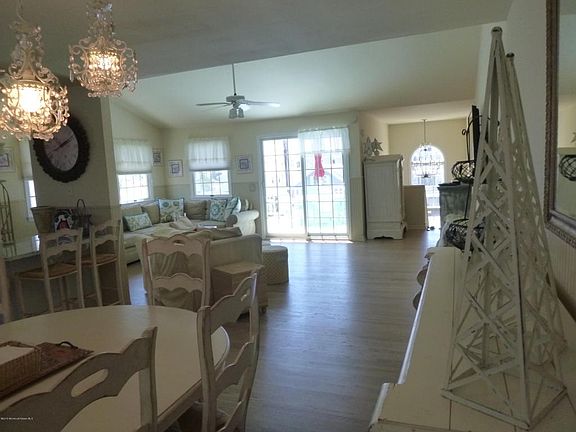 4th image of 209A Taylor Ave