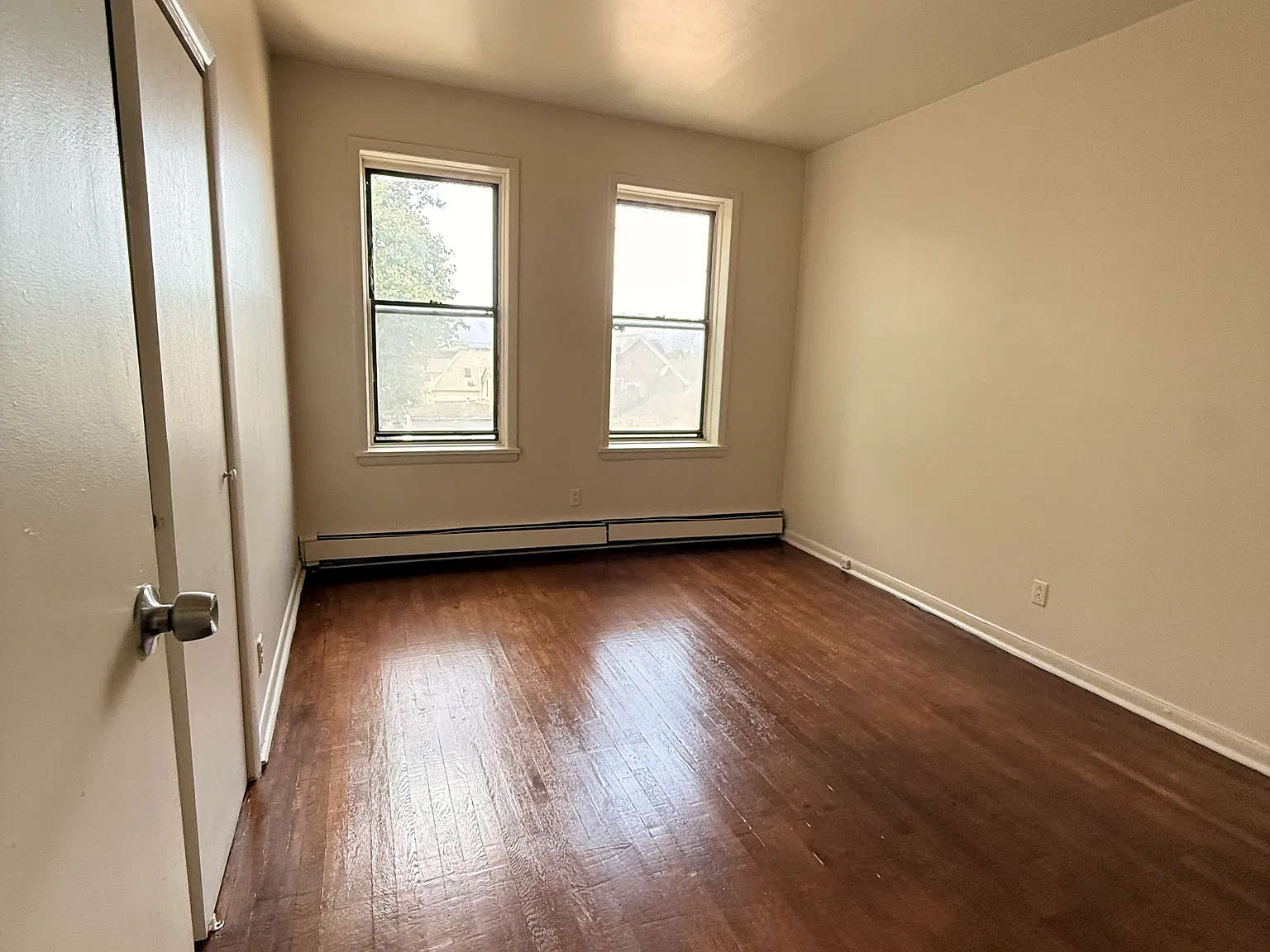 3 bed, 927 sqft, $2,400 — Photo 4