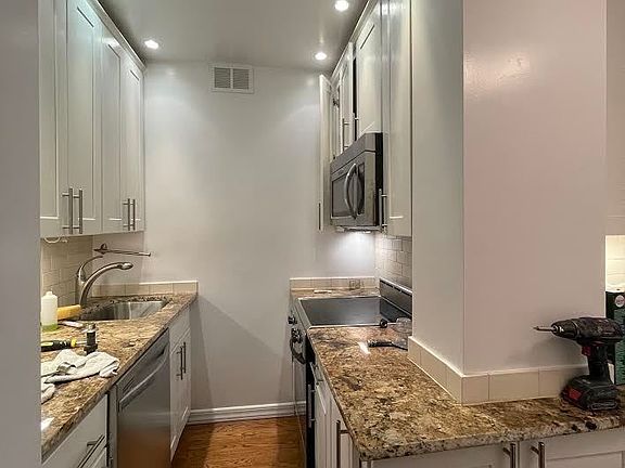 3rd image of 23 W 73rd St #516