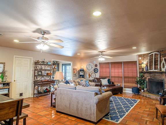 4th image of 1906 Oaklawn Dr