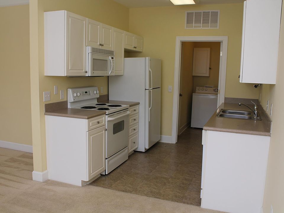 1st image of 75 Summerfield Ct APT 811