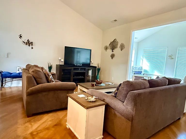 7401 Hermitage Ln — Photo 12