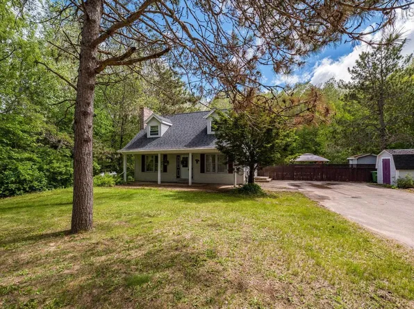 1860 Gerald Dr, Coldbrook, NS B4R 1A3