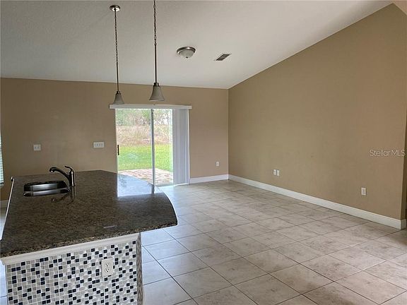 4th image of 107 Zinnia Ln W
