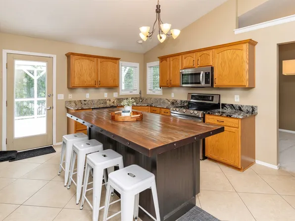 5740 NW 92nd Ct, Johnston, IA 50131
