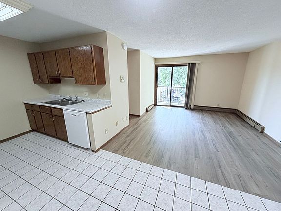5th image of 7664 Woodlawn Dr
