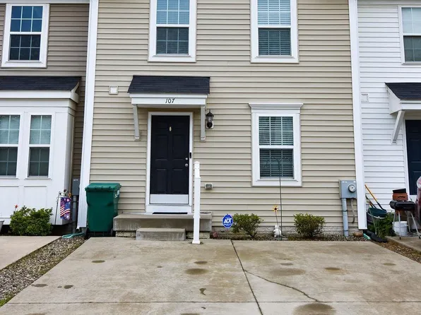 107 Kingsbury Ct, Fairmont, WV 26554