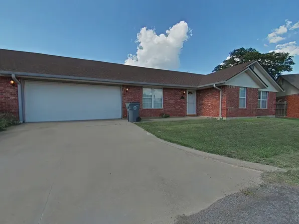 6837 NW Willow Springs Dr, Lawton, OK 73505