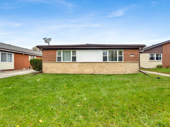 532 W Division St, Villa Park, IL 60181