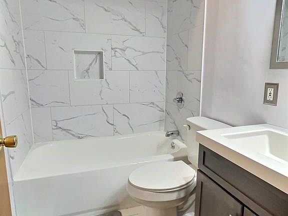 5th image of 3915 Steele Dr