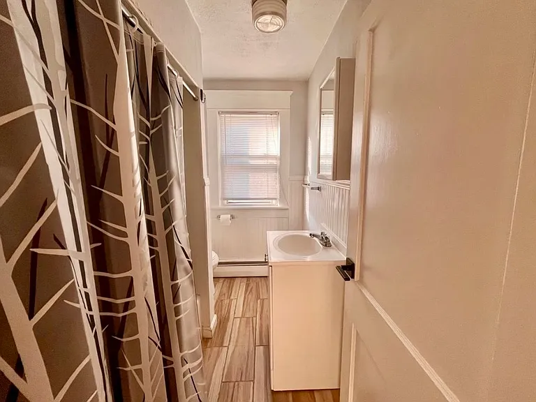 306 Roosevelt St — Photo 2