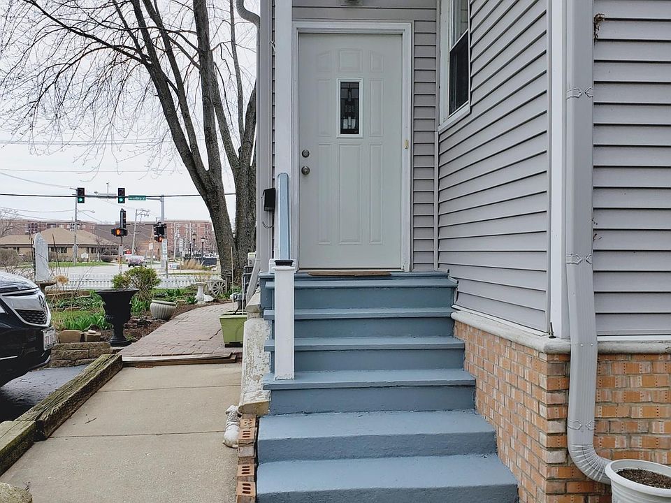 1st image of 326 W Illinois St #B