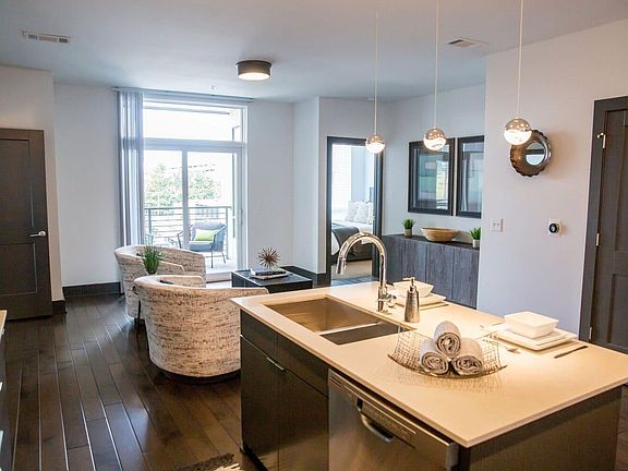 4th image of 1904 Wedgewood Ave #429