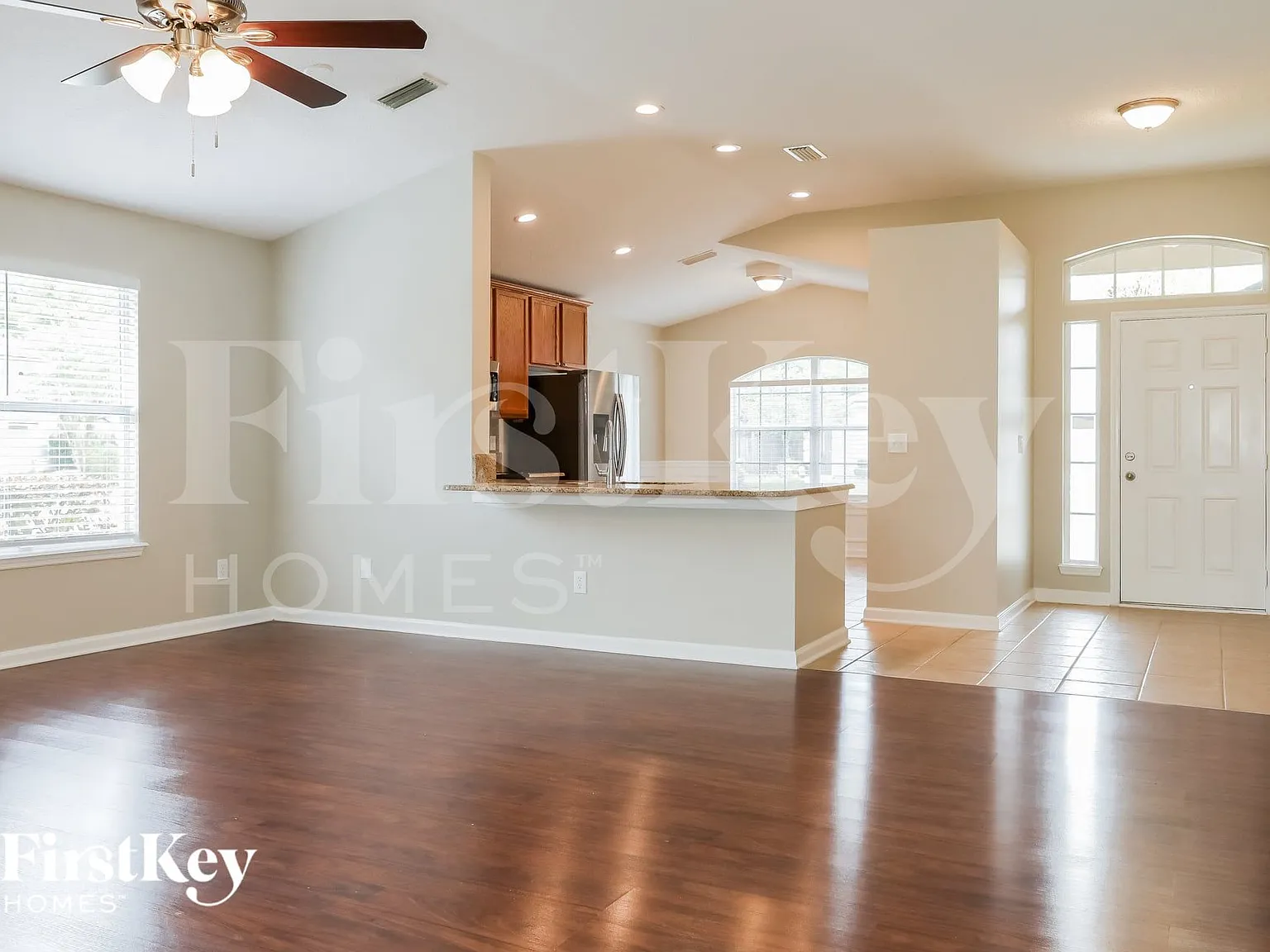 4 bed, 2.0 bath, 1689 sqft, $2,820 — Photo 4