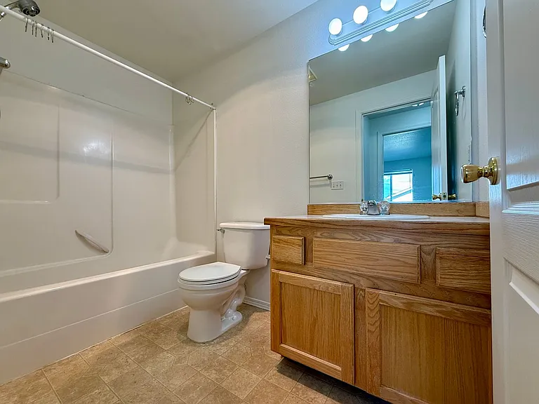 2561 NW Cedar Ave #3 — Photo 15