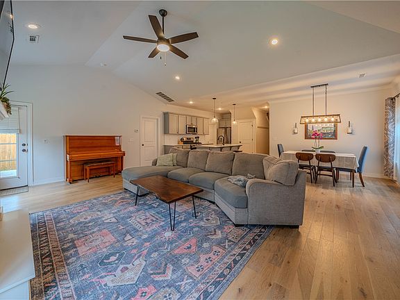 4th image of 1312 Park St