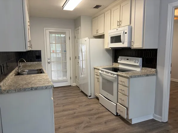 2052 Darnell Cir #B, Tallahassee, FL 32303