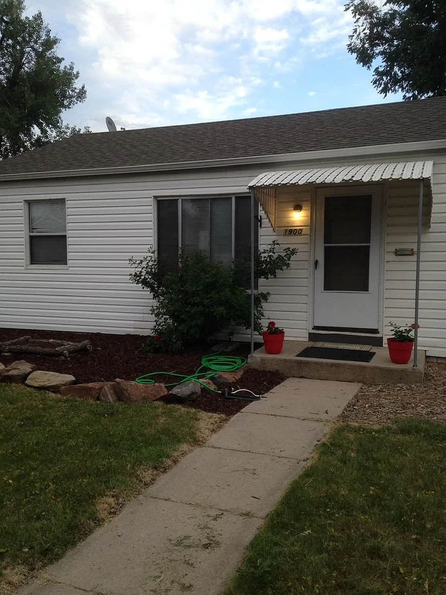 Covered entry - 1900 Verbena St