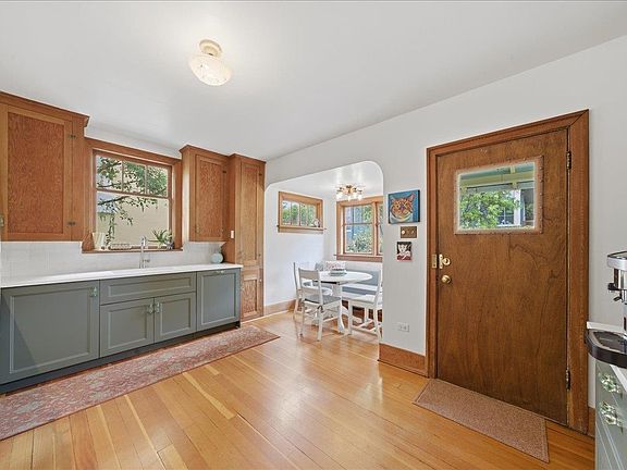 4th image of 2076 Turner St