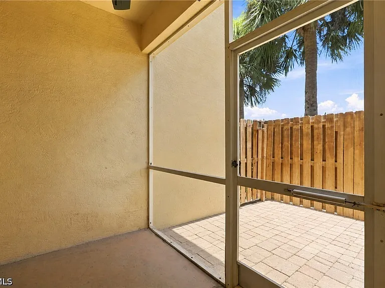 15417 Bellamar Cir #812 — Photo 29