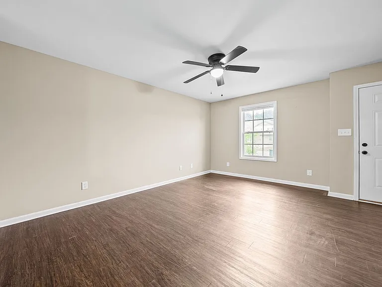 148 Center Pointe Dr — Photo 7