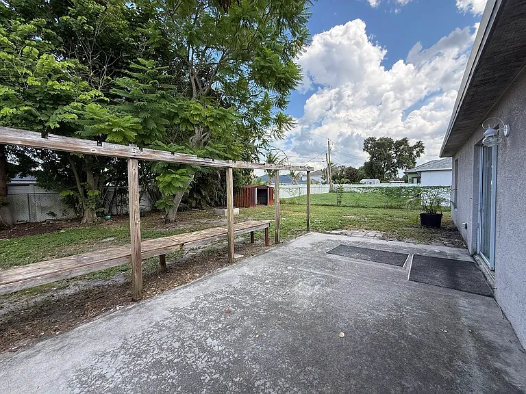 548 SW Undallo Rd — Photo 16