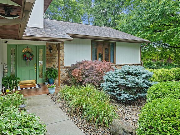 2nd image of 721 Hummingbird Ct