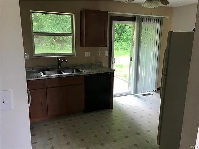 1770 Sparrow Point Ln — Photo 3