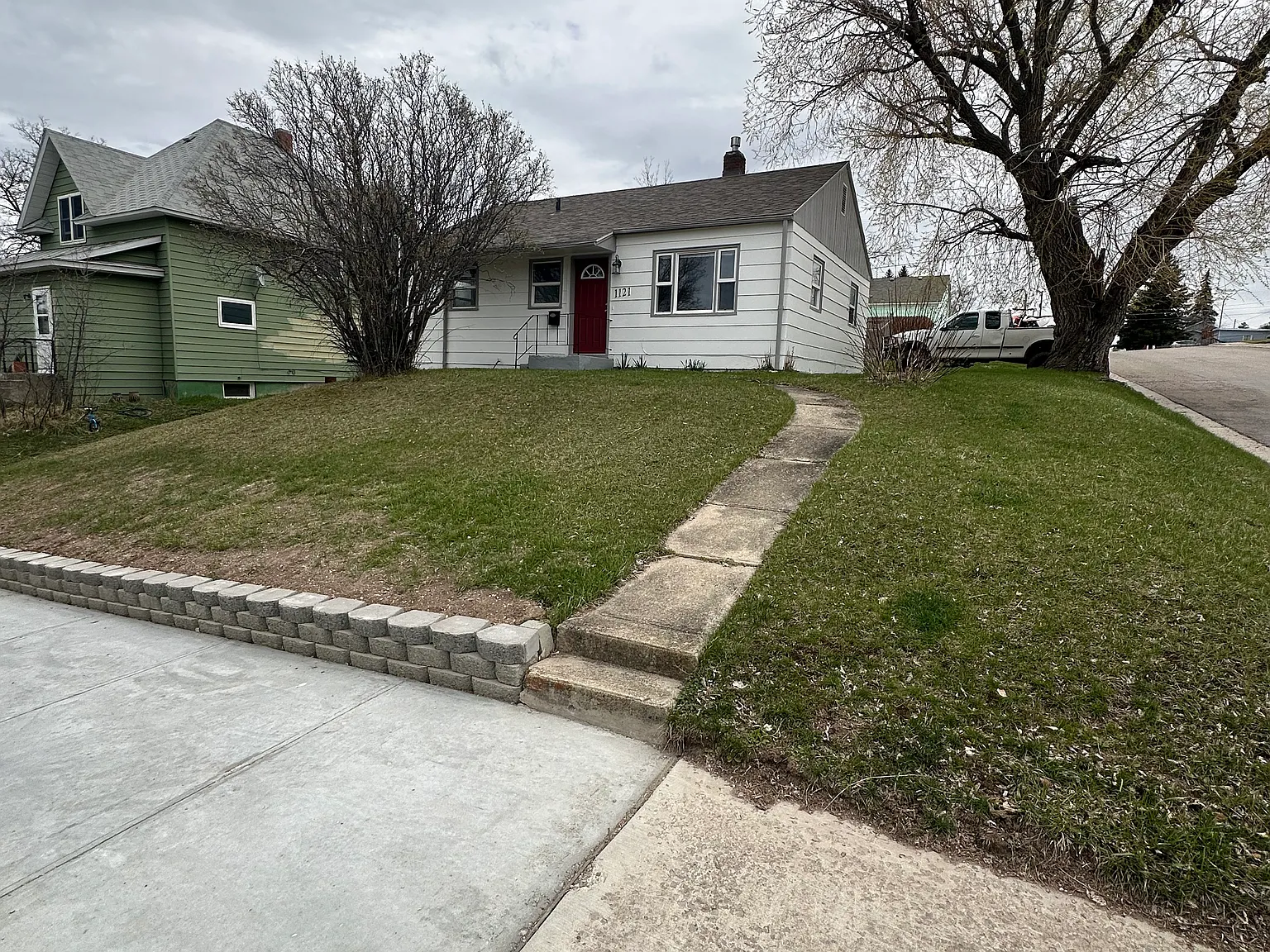 3 bed, 825 sqft, $1,395 — Photo 1