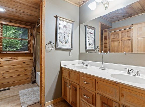 37th image of 61 River Bend Ct