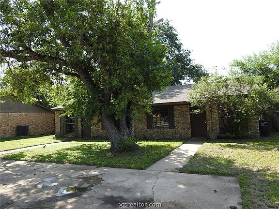 2nd image of 208-210 Bucknell Ct