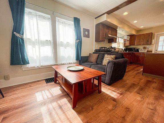 3rd image of 314 Farm St #4