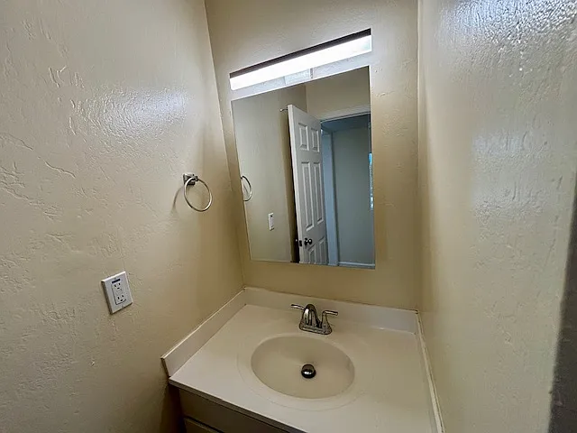 4680 Hamilton Ave — Photo 28
