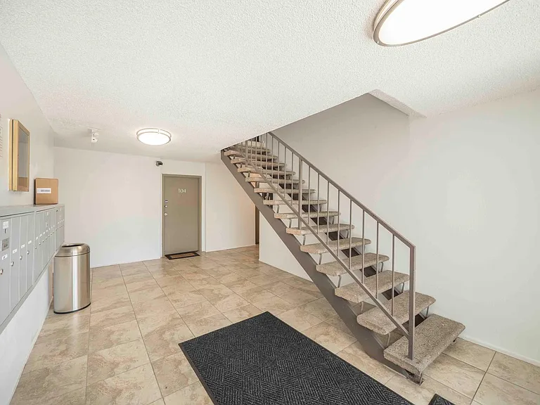 3327 Livonia Ave — Photo 23