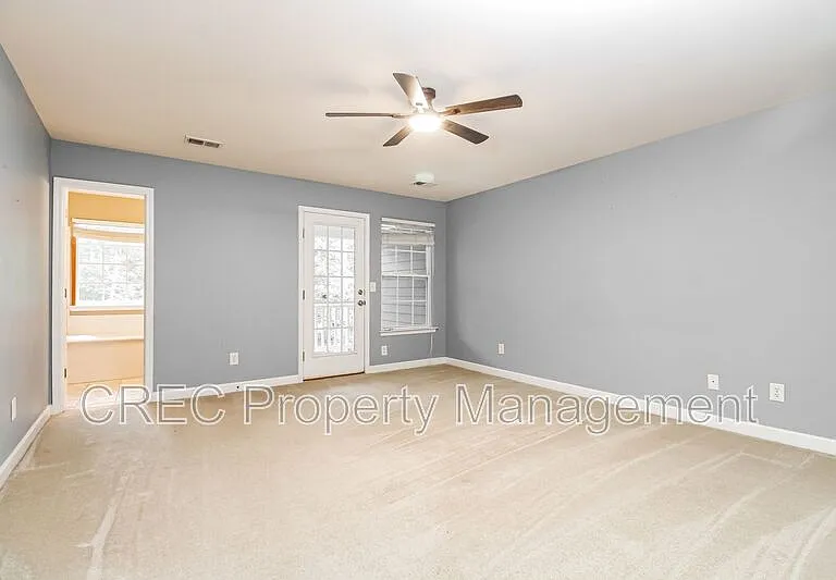 3533 Claremont St — Photo 11