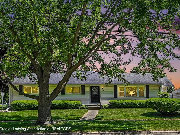 705 S Swegles St, Saint Johns, MI 48879