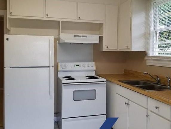 3rd image of 16 Woodbriar Ct