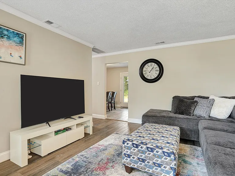 720 Dixon St — Photo 9