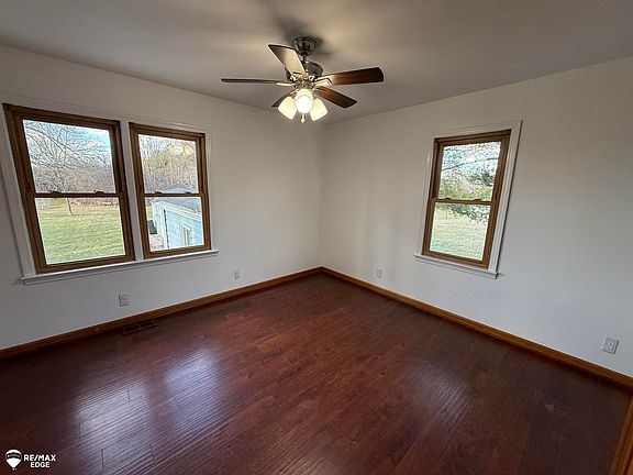 4th image of 2037 E Grand Blanc Rd