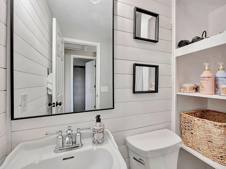 742 S Poplar St — Photo 13