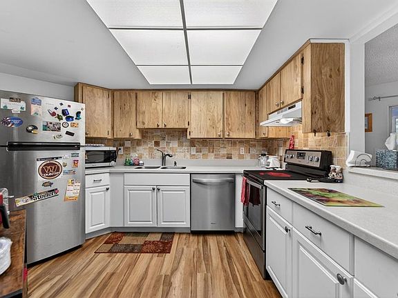 5th image of 413 Lake Point Ct #4-B