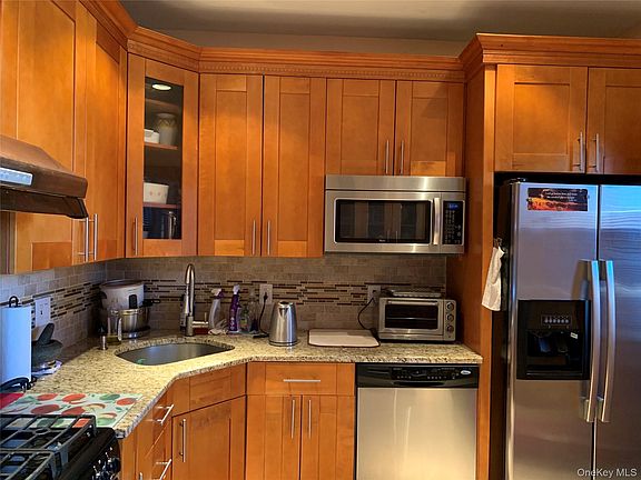 3rd image of 2564 Paulding Avenue